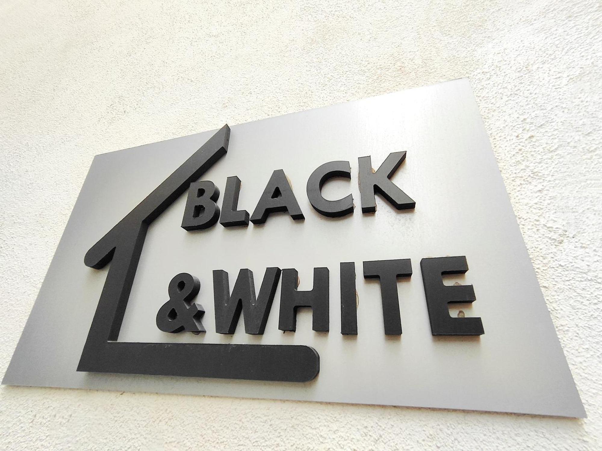 Black & White CTA Exteriér fotografie